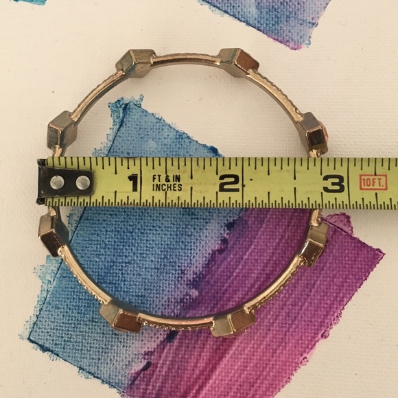 Diamond Shaped Gem Gold Tone Bangle - Picture 5 of 5